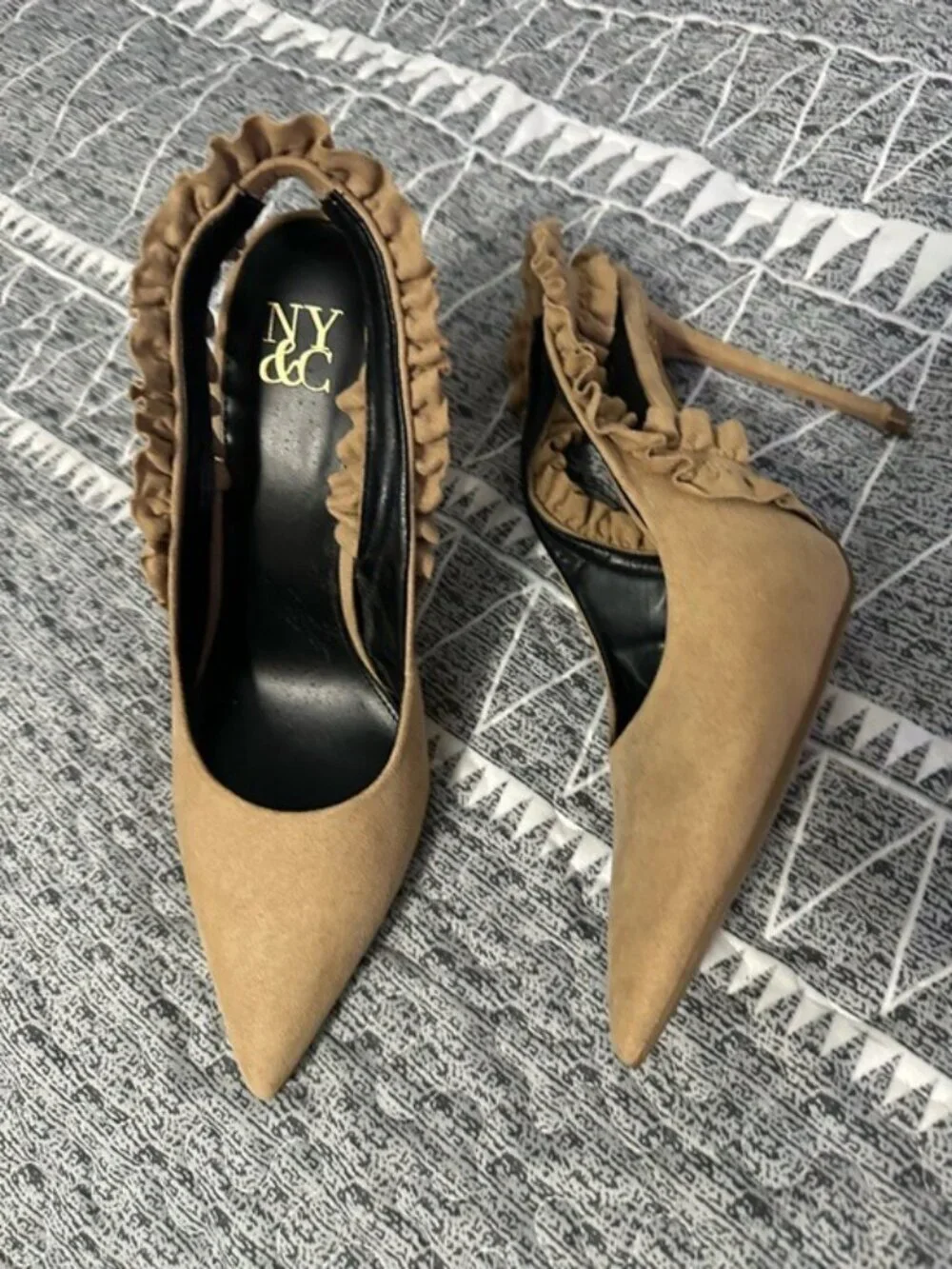 NY&C Ruffle Slingback Heels Nude Suede Pointed Toe Stiletto Size 8 Coquette